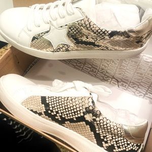 NWT Steve Madden Snake Print Sneaker 9.5